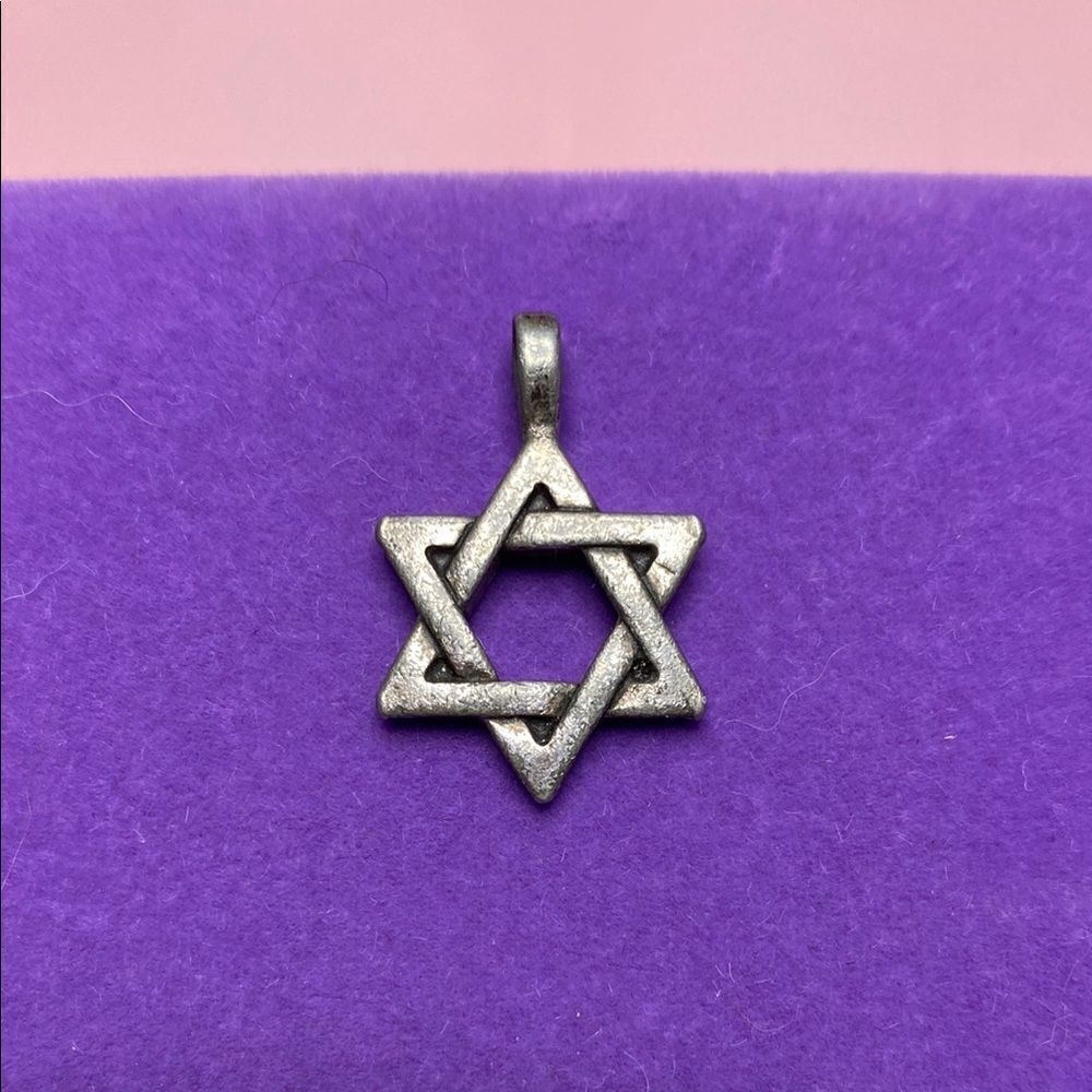 💛 Vintage Silver Tone Star of David Pendant